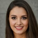 essay writer Umaiza Lyons